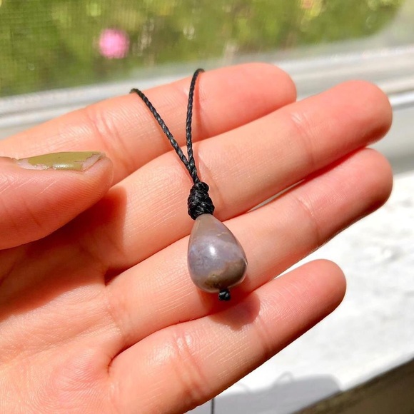 Dainty Cloudy Burgundy Indian Agate Teardrop Pendant Necklace/Choker - Picture 3 of 4